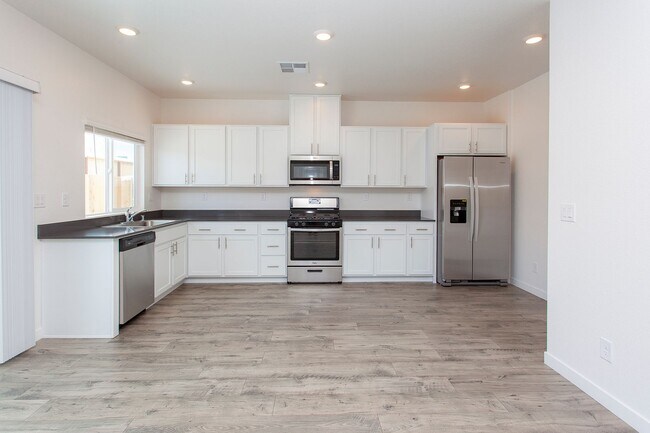 Building Photo - 436 Summer Triangle