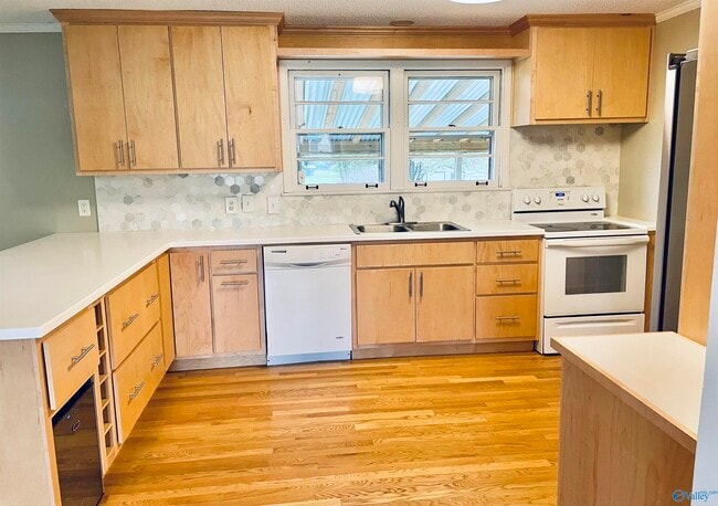 Building Photo - 612 Drummond Rd SW