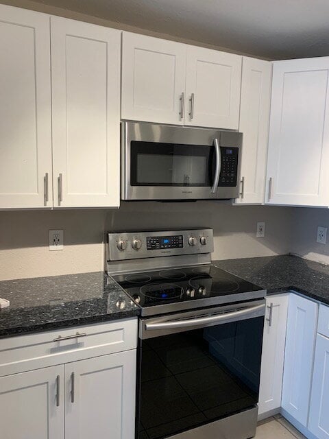 Building Photo - St Petersburg, Two beds/1 bath, laundry  and Yard.