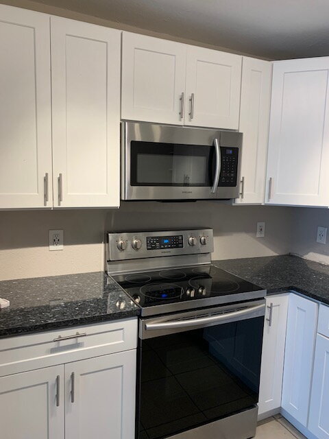 Building Photo - St Petersburg, Two beds/1 bath, laundry  and Yard.