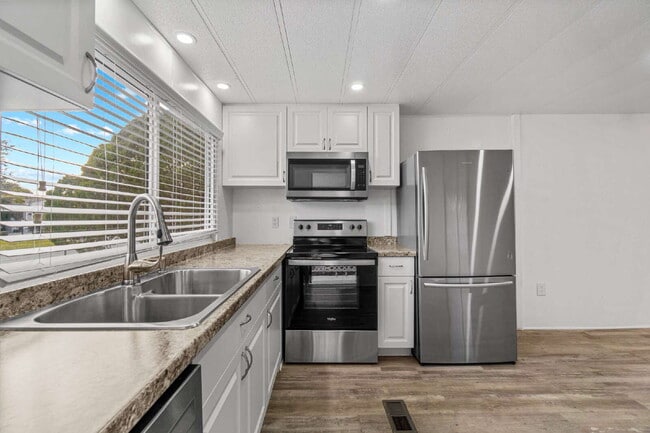 Building Photo - 2BR/2BA Manufactured Home in The Villages