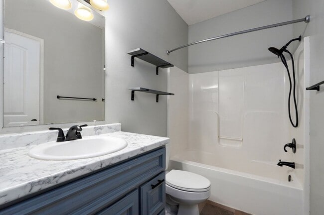 Building Photo - Stunning 4 Bedroom house for rent in Roger...