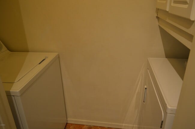 Building Photo - 1701 E Colter St