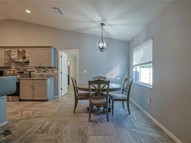 Building Photo - Private Screen in Pool Home 3/2 in Kingsland Country Estates