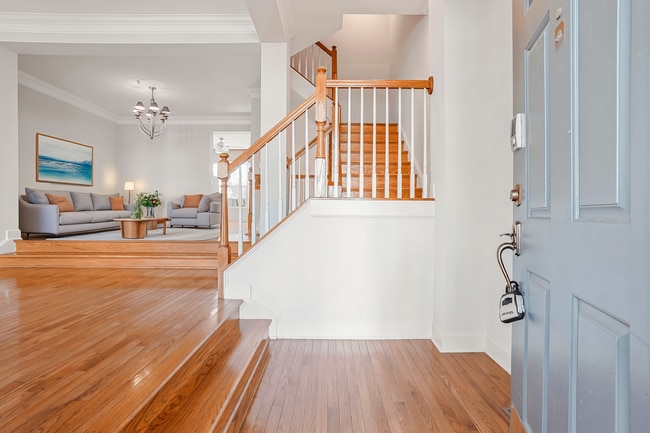 Building Photo - 1022 Crestfield Dr