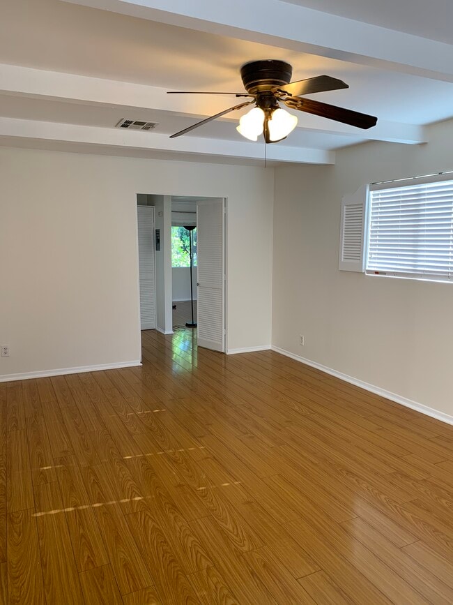 Building Photo - 10760 Russett Ave