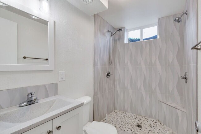 Building Photo - 7482 Beach Ct