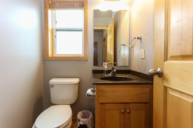 Building Photo - 1715 Fox Run