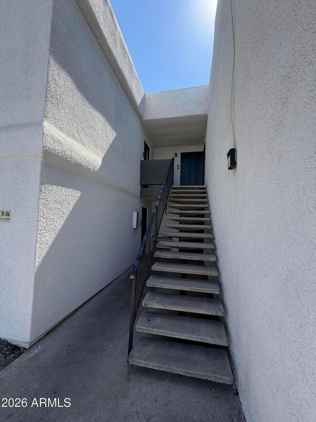 Building Photo - 302 E Monte Vista Rd