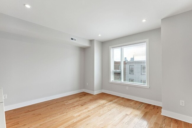 Building Photo - 2425 W Thompson St