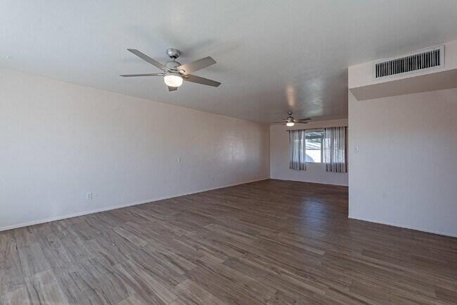 Building Photo - 8416 E Rancho Vista Dr