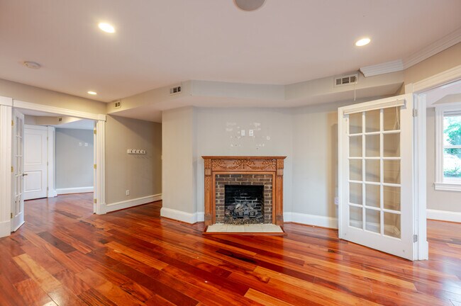 Building Photo - 2126 R St NW