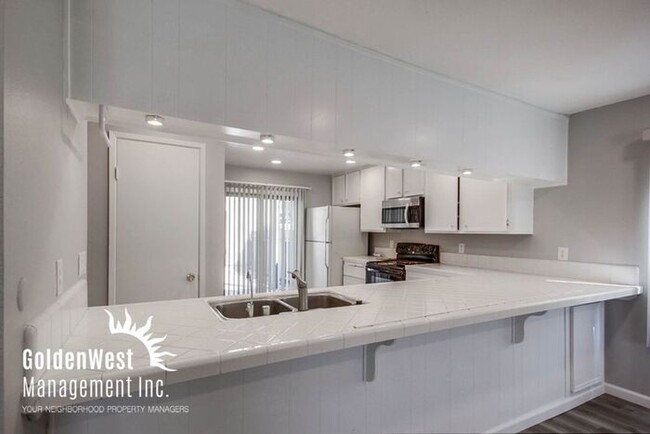 Building Photo - Spacious 3Bdm 2Ba Condo in Mission Valley ...