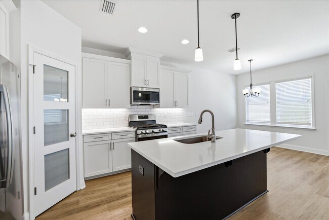 Building Photo - 201 Ursaline St