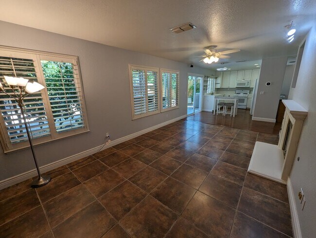 Building Photo - Beautiful 3bed 2.5bath 2 story home located in Rivergate Gated Community