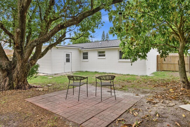 Building Photo - Renovated Home near downtown New Port Richey