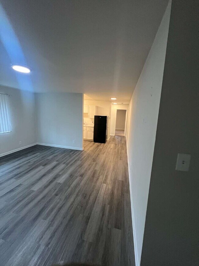 Building Photo - Charming 1 Bedroom Apartment in Woodbridge – Third Level Apartment