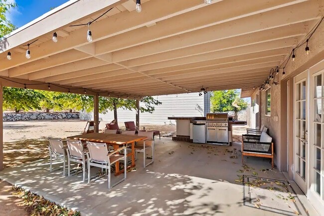 Building Photo - 58327 Bonanza Dr