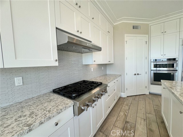 Building Photo - 110 Statura