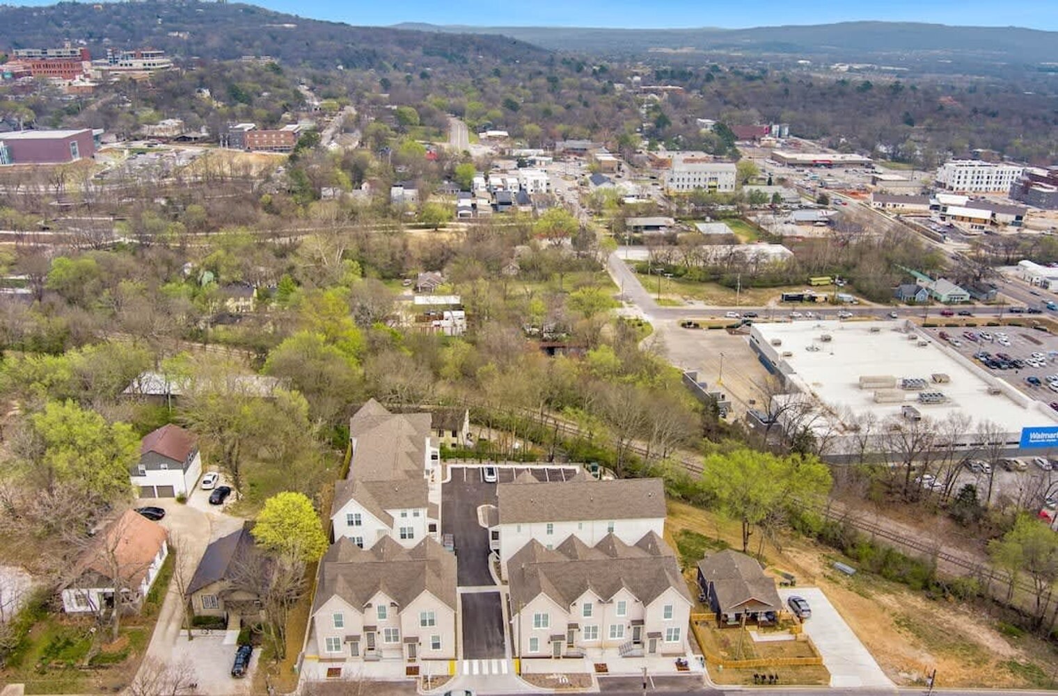 Building Photo - 372 S Hill Ave