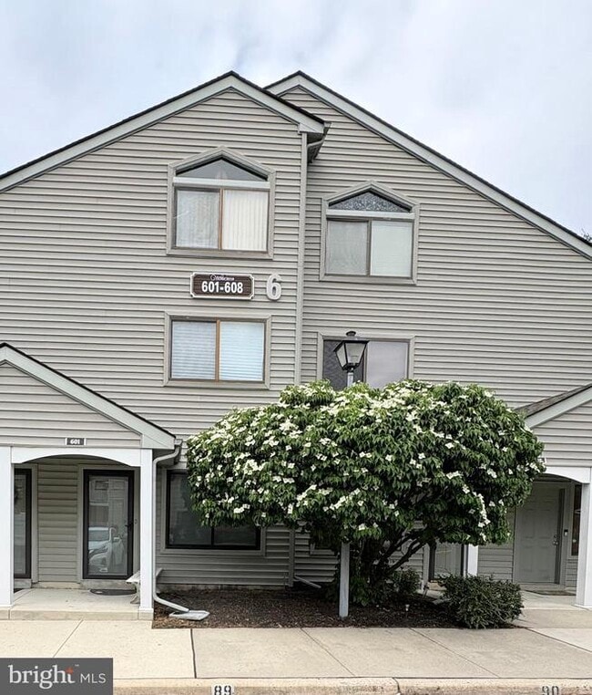 Building Photo - 601 Gregorys Way