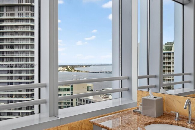 Building Photo - 1395 Brickell Ave