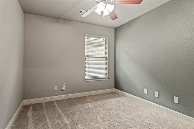 Building Photo - 3205 SW Riverstone Ave