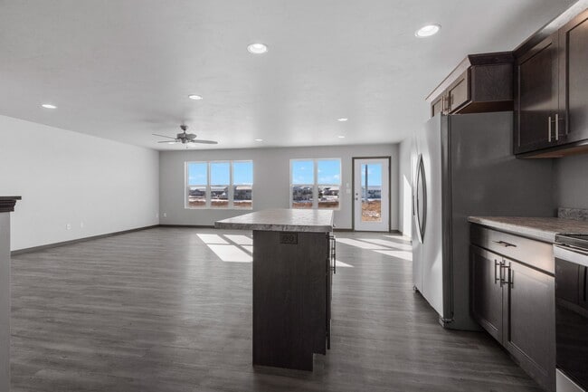 Building Photo - 3725 E Rubyred Dr