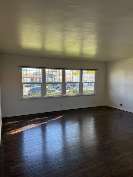 Building Photo - 3311 1/2 West 78th Street