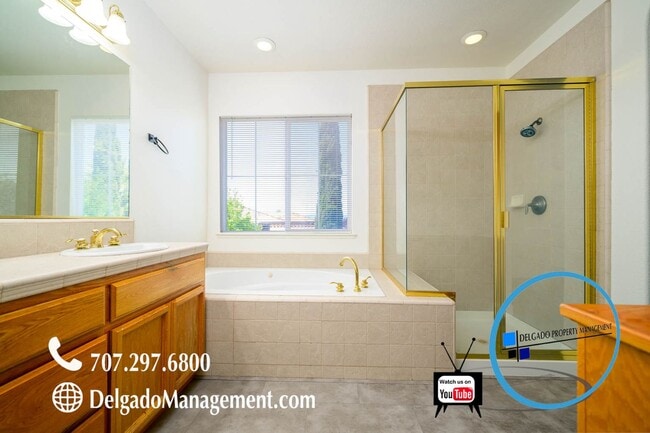 Building Photo - Beautiful gated Tiara 3 bedroom condo