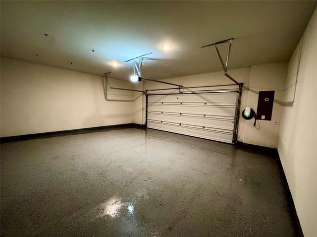 Building Photo - 3672 Wellesley Ave