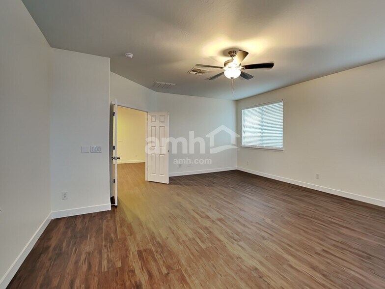 Building Photo - 5602 W Darrel Rd