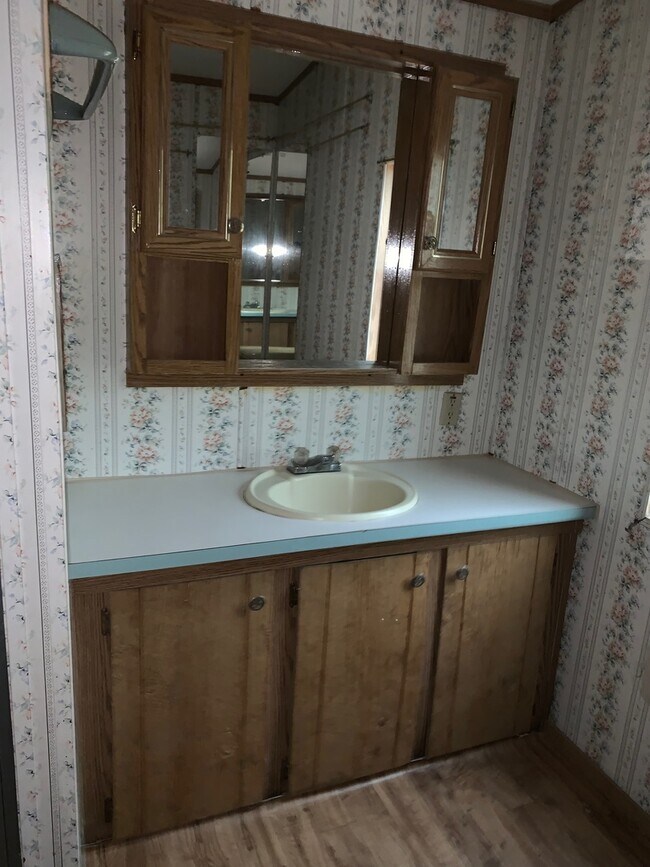 Building Photo - FOR RENT