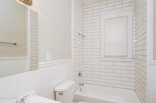 Building Photo - 1827 Osage Ave