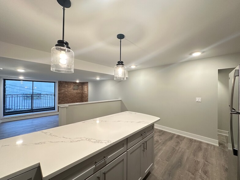 Building Photo - 1225 N LaSalle St