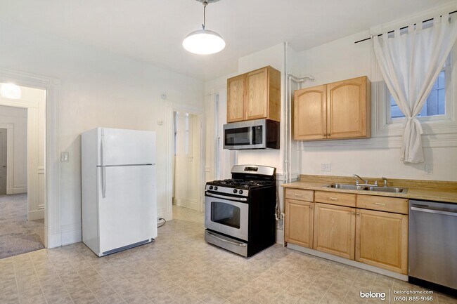 Building Photo - 1618 Grove St