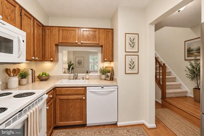 Building Photo - 15067 Maple Glen Ct