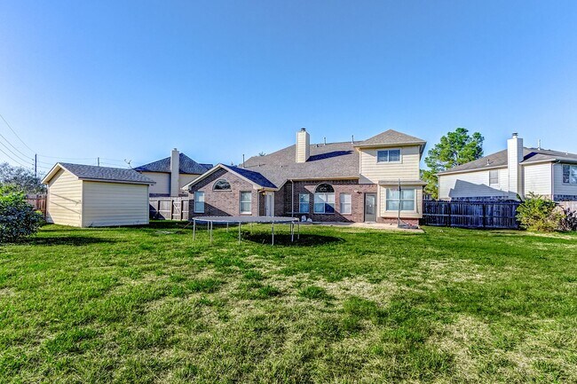 Building Photo - Discover the epitome of suburban living in this exquisite home, nestled on a peaceful cul-de-sac ...