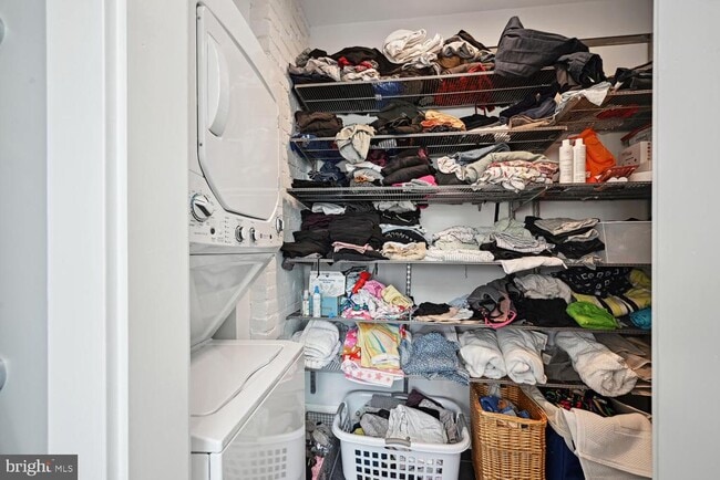 Building Photo - 522 F St NE