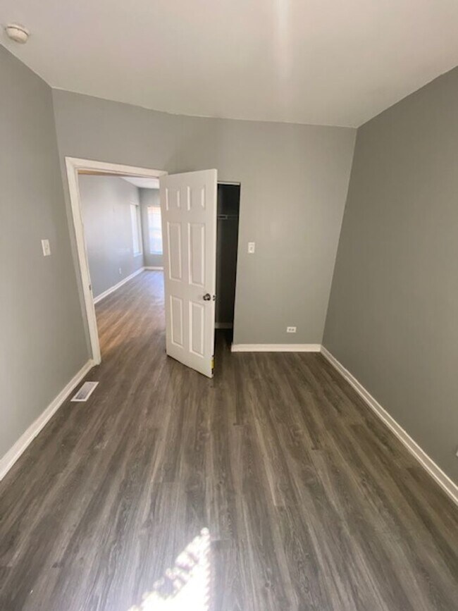 Building Photo - 7314 S University Ave