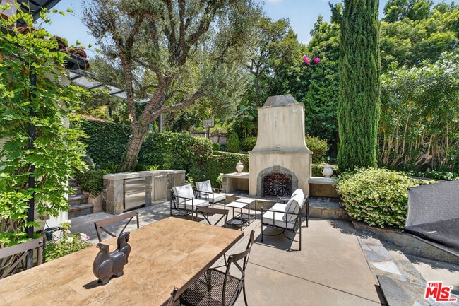 Building Photo - 760 S San Rafael Ave