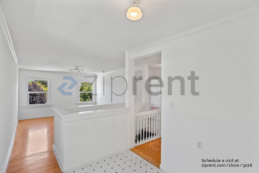 Building Photo - 928 60th St