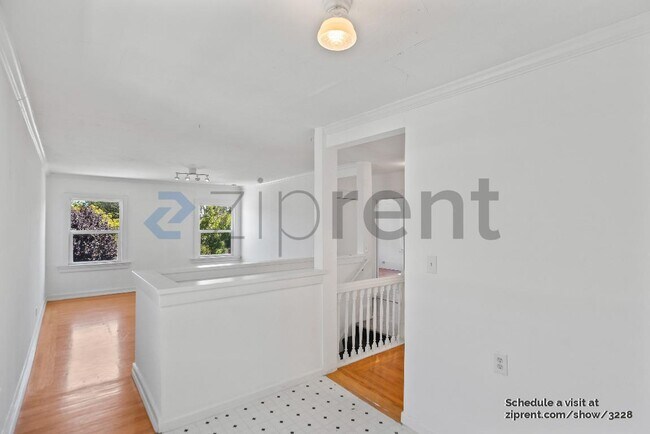 Building Photo - 928 60th St