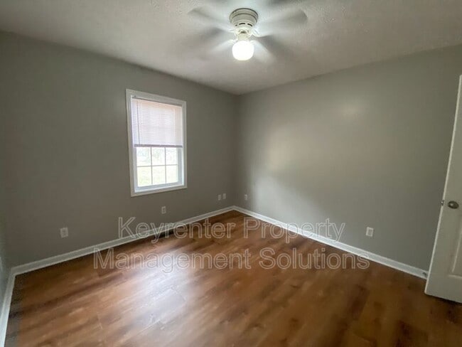 Building Photo - 1050 B St