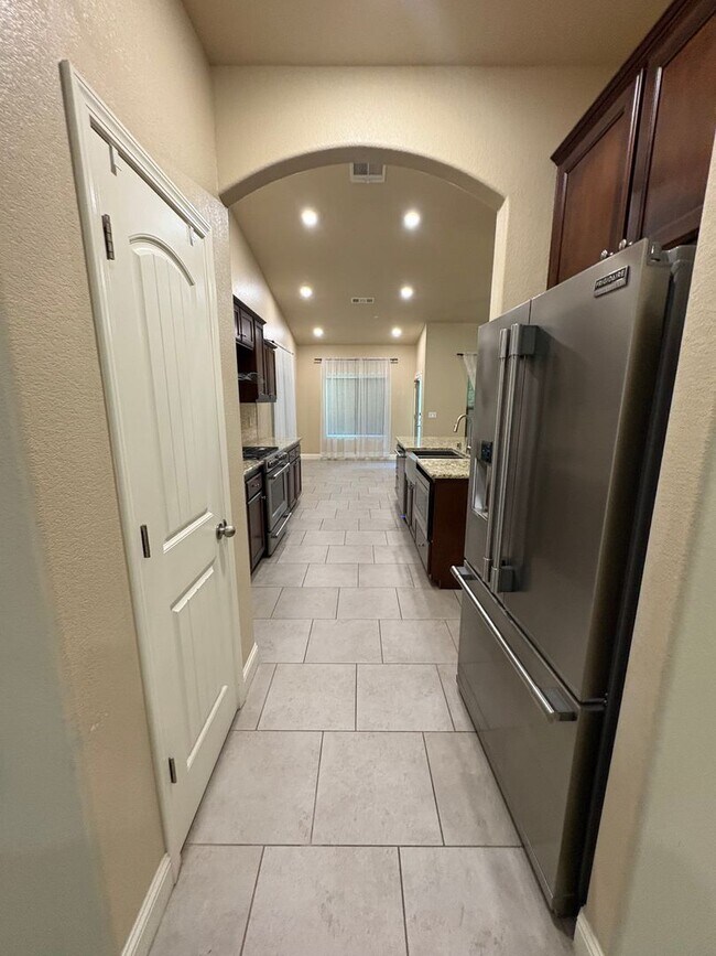 Building Photo - Lennar built home, coming soon!