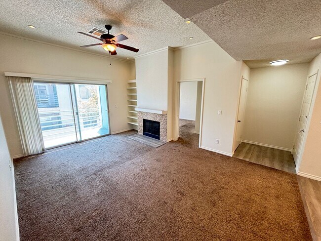 Building Photo - 7100 W Pirates Cove Rd