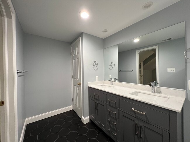 Building Photo - Cool Updated Historic 4/3.5 Farmhouse in Bethesda on Private, 1.5 Acre Lot