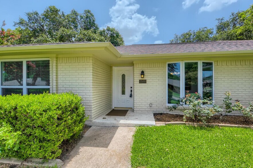 Building Photo - Welcoming single-story Plano home near Lib...