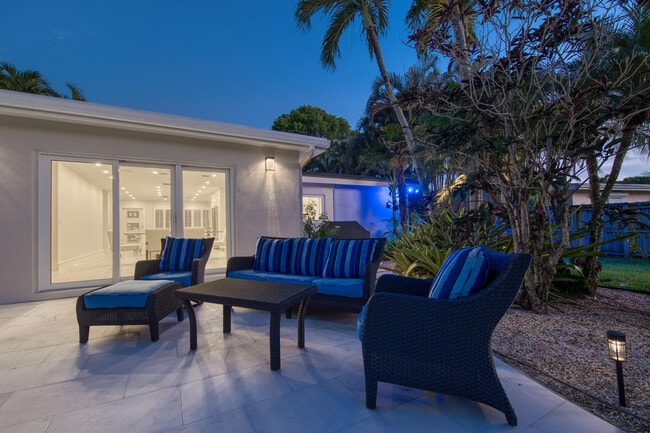 Building Photo - 1733 Coral Gardens Dr