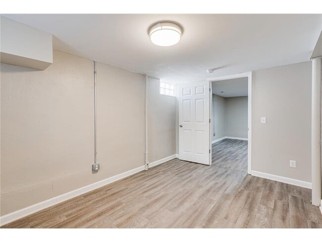 Building Photo - 5422 S 28th Ave